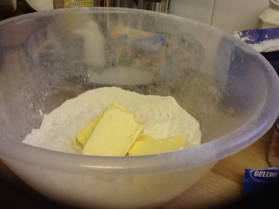 Add 225g of butter (1-2 minutes)