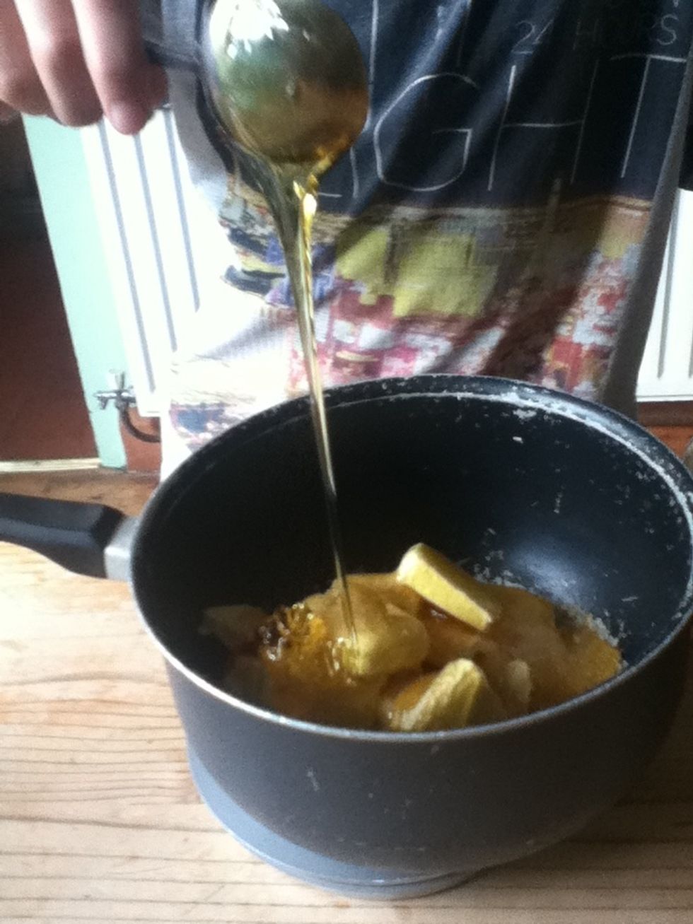 Add 250 grams of golden syrup to the mix.