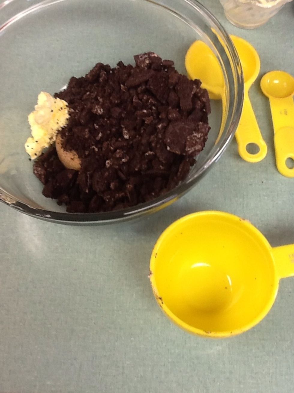 Add 2cups of the Oreo to the bowl