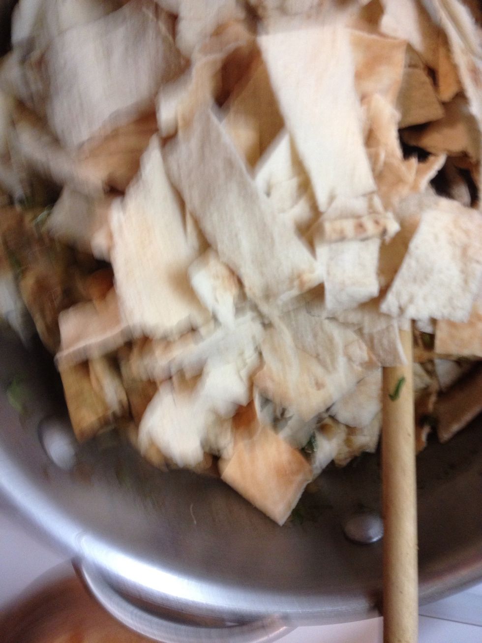 Add 3/4 of the pita bread. Mix and cook over a low heat for 10 minutes