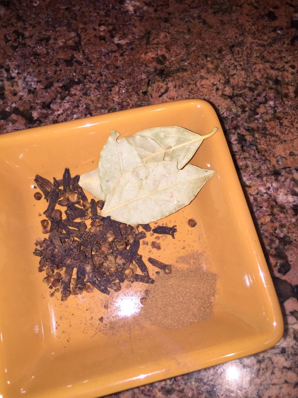 Add 3-5 bay leaves to a bowl