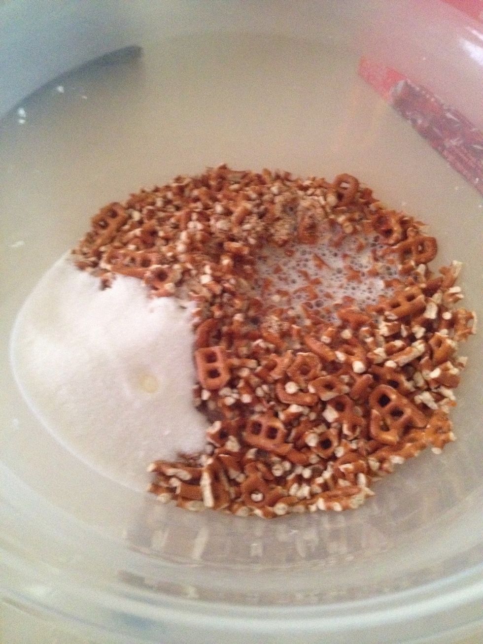 Add 3 tablespoons sugar, melted butter and 2 cups pretzels into a bowl and mix.