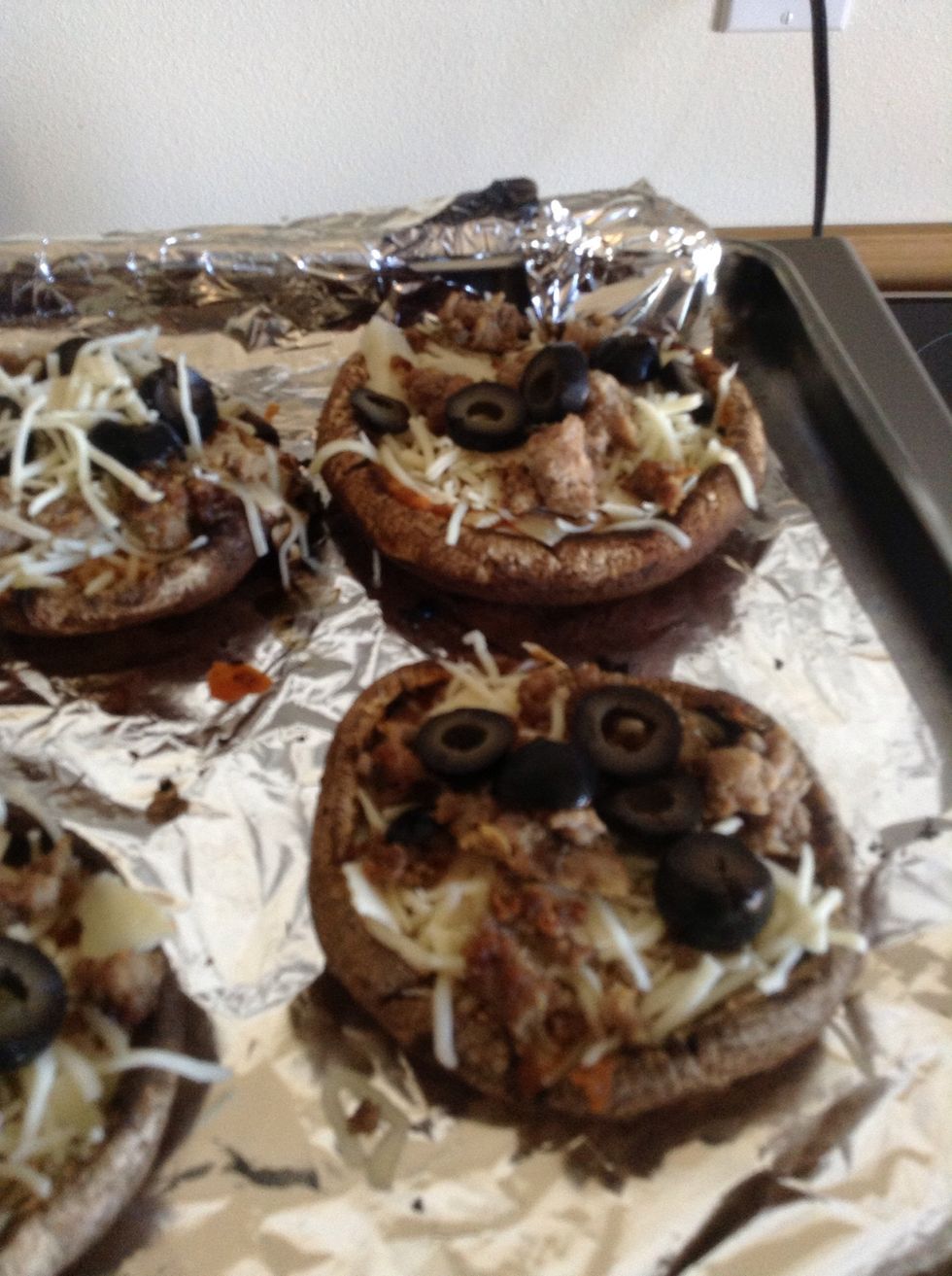 Add 4-8 olive slices to each mushroom cap