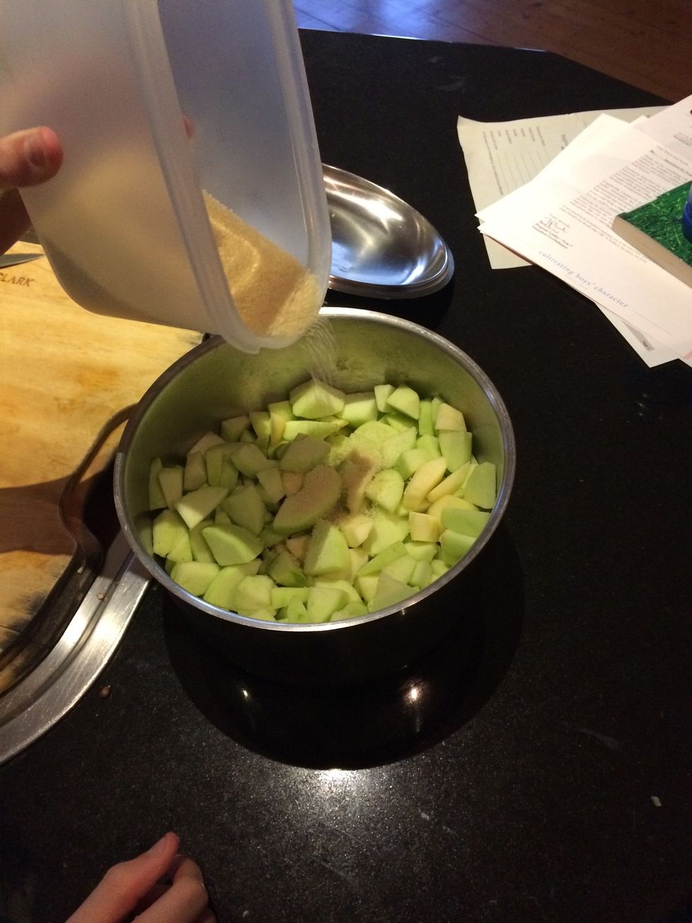 Add 40 grams of raw sugar to the saucepan