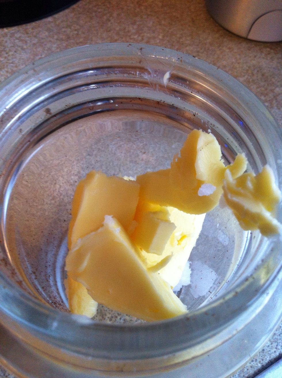 Add 45g Unsalted Grassfed Butter & 15ml Medium Chain Triglycerides to blender