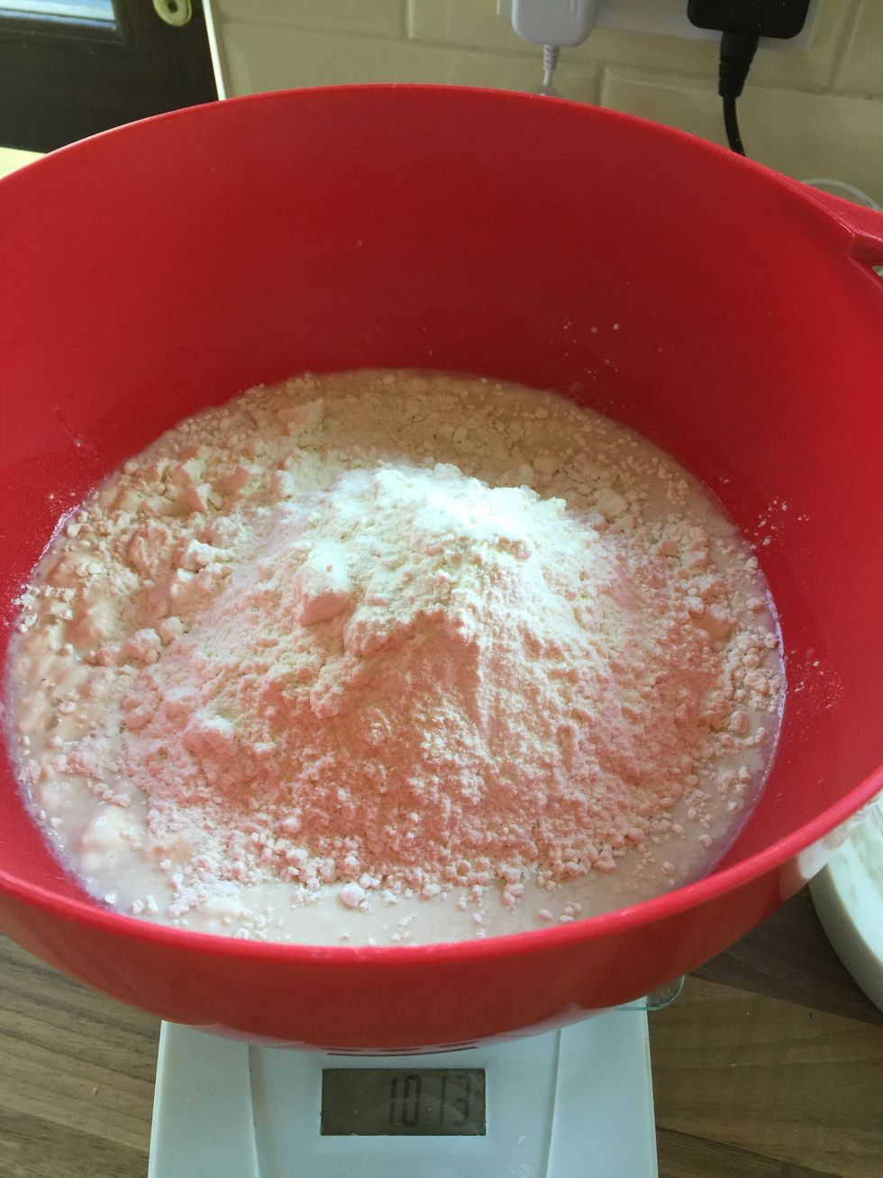 Add 500g of the (very strong) bread flour to the bowl.
