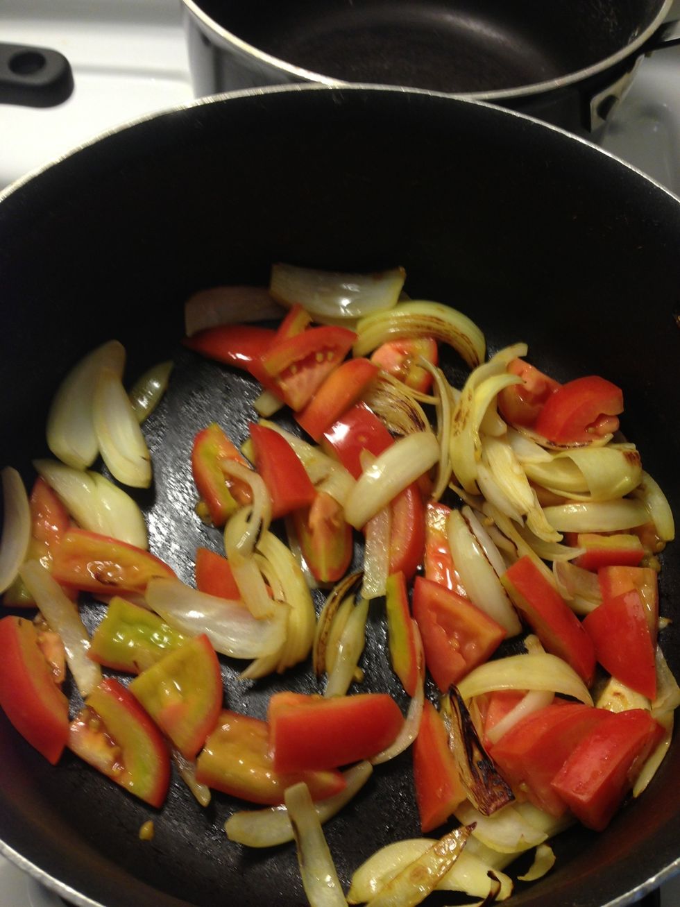Add 7.5 oz of tomatoes and stir