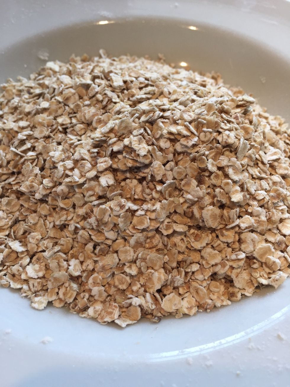 Add 85g of oats to the second bowl.