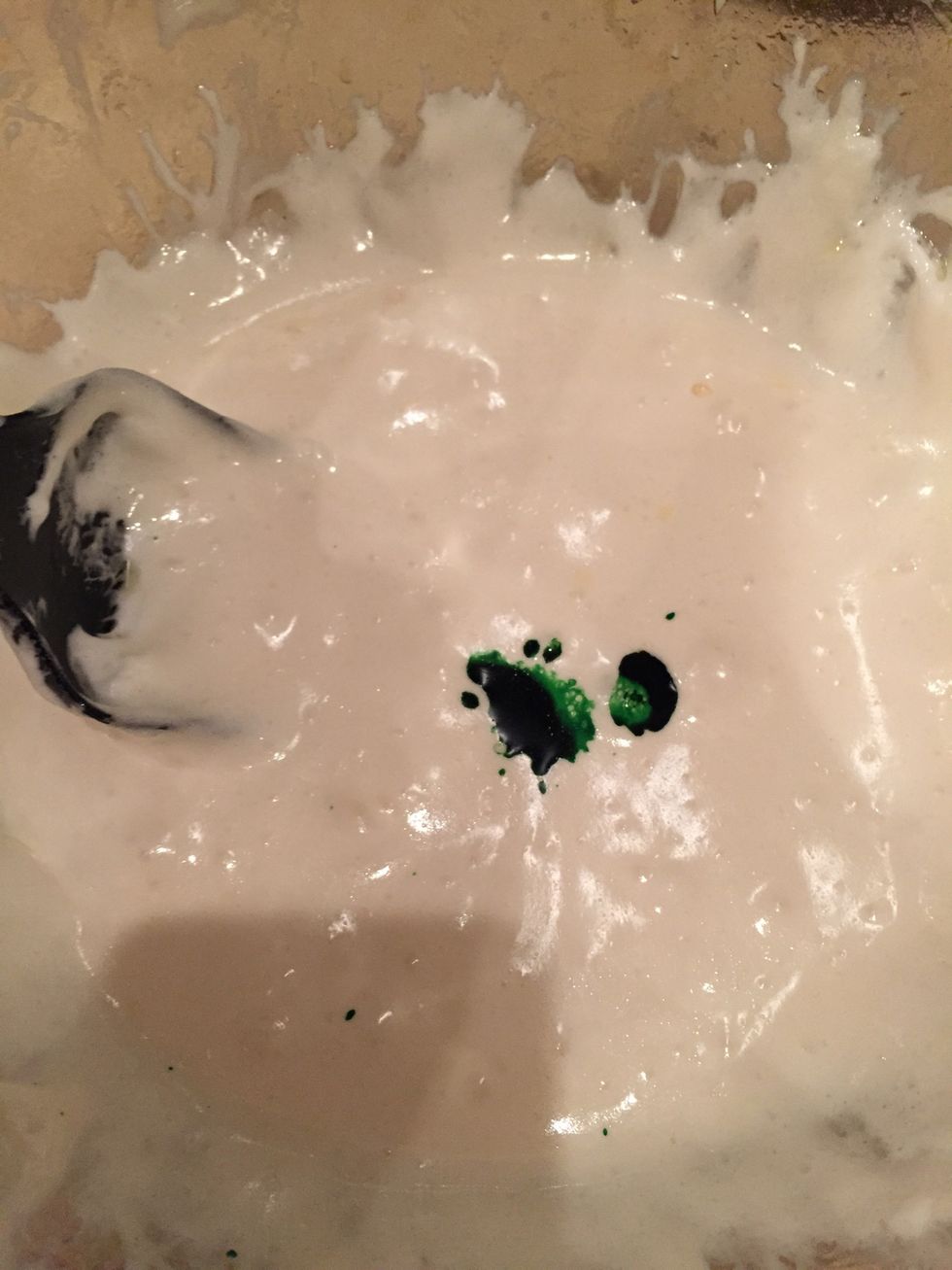 Add a few drops of the green food coloring and mix.