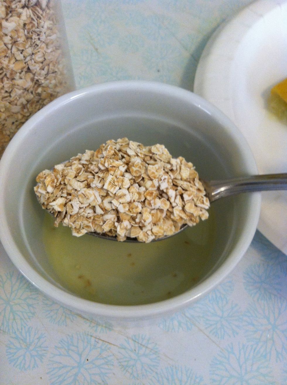 Add a heaping spoonful of oatmeal and mix it in. Let it set for a minute so it absorbs the lemon juice.