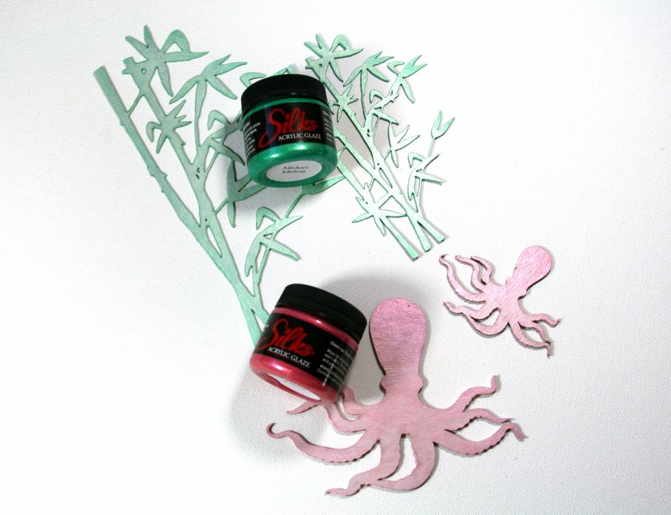 Add a layer of Midori Melon Silks Acrylic Glaze to the Bamboo chippies and Playful Peony Silks Acrylic Glaze to the octopus chippies. Allow to dry.