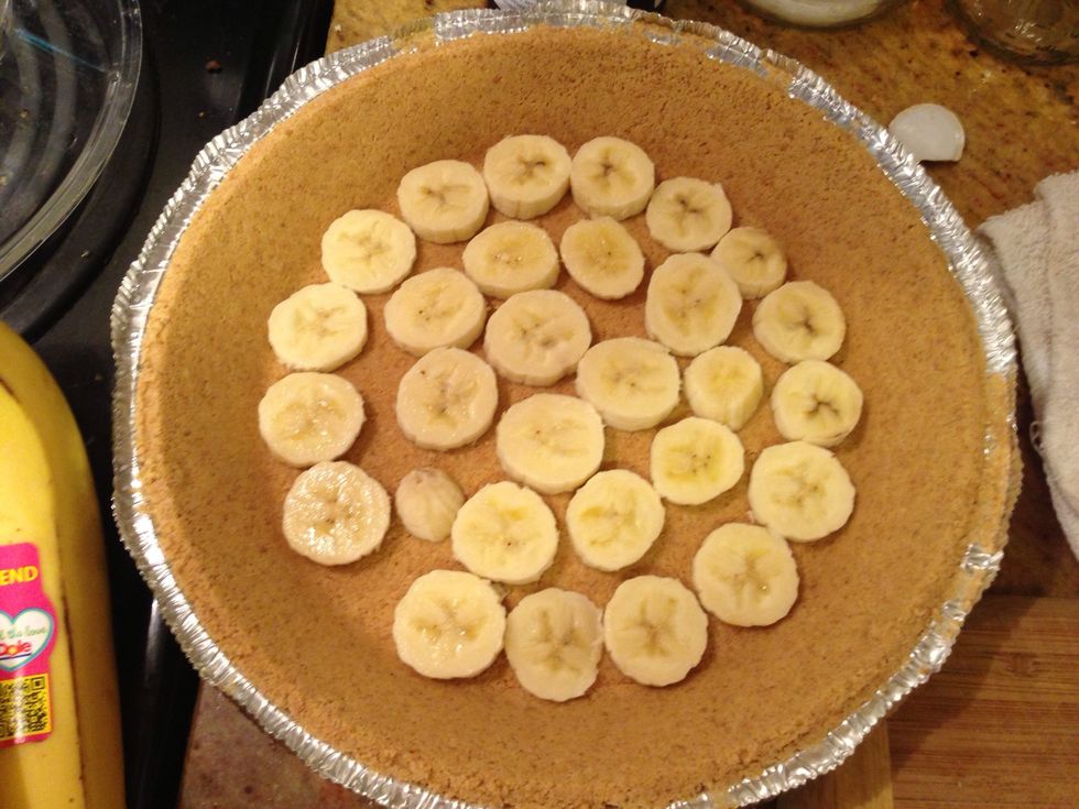 Add a layer of sliced bananas.