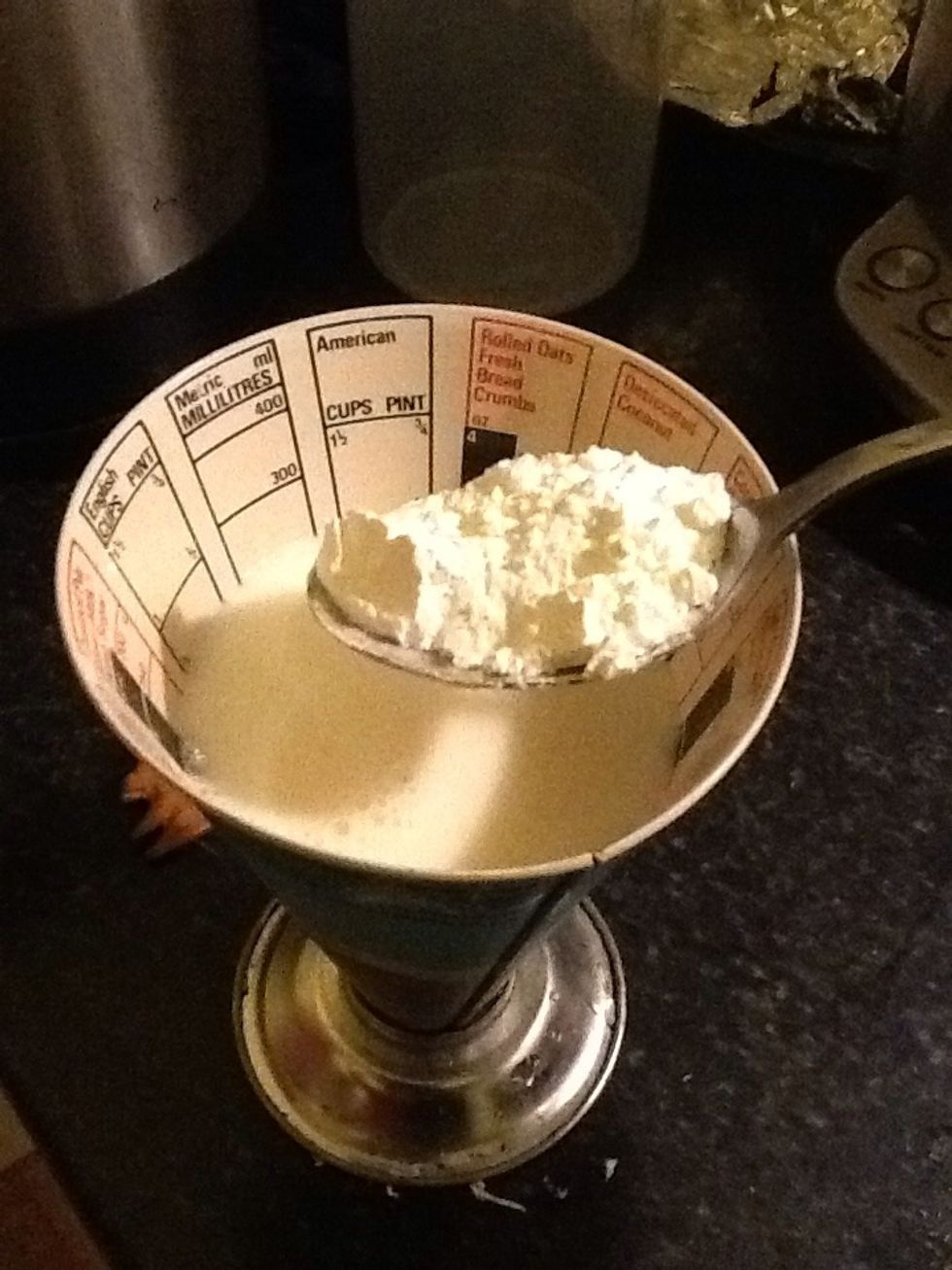 Add a level dessert spoon of cornflour and mix well.