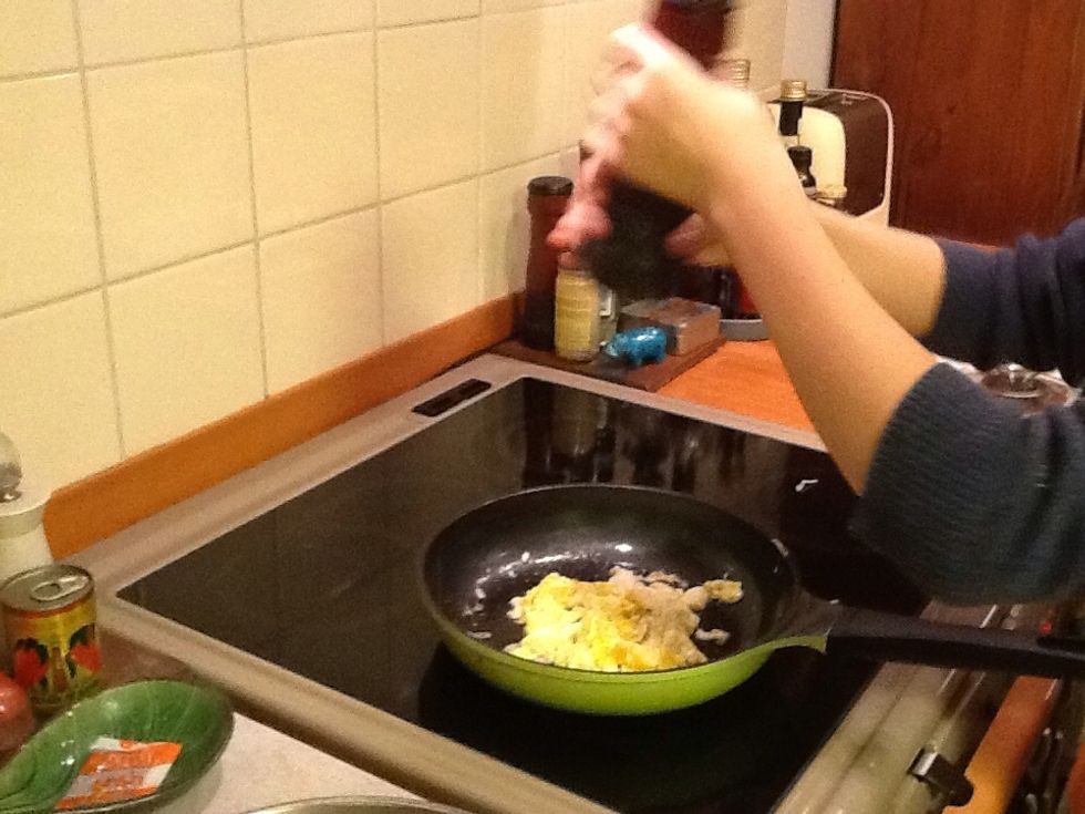 Add a little bit black pepper