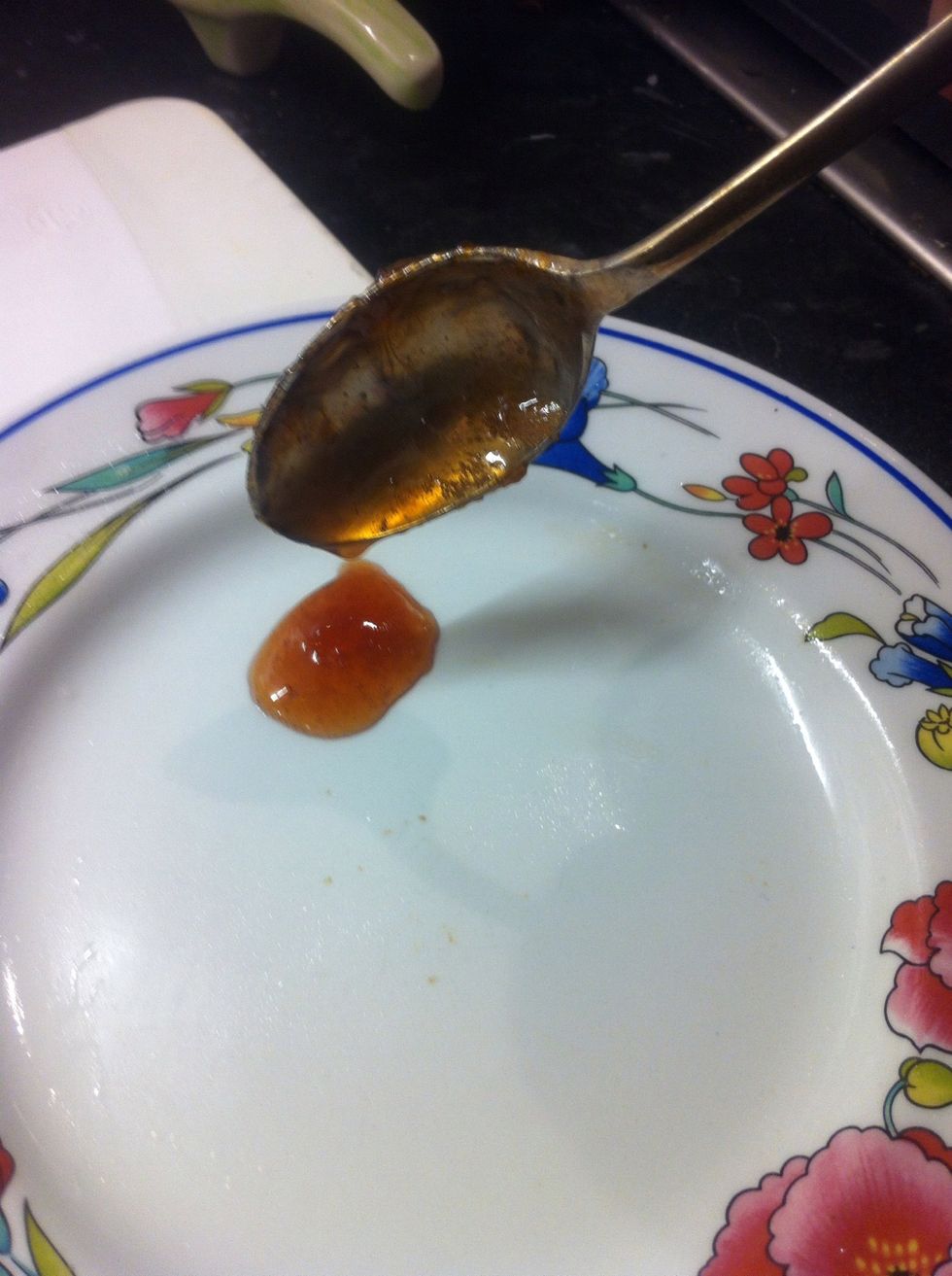 Add a little bit of jam on the plate leave it for 30 seconds