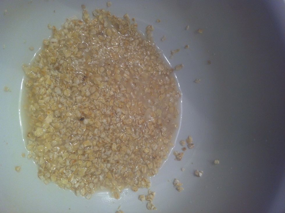 Add a little bit of water just like in the picture. Add water till it cover the oat