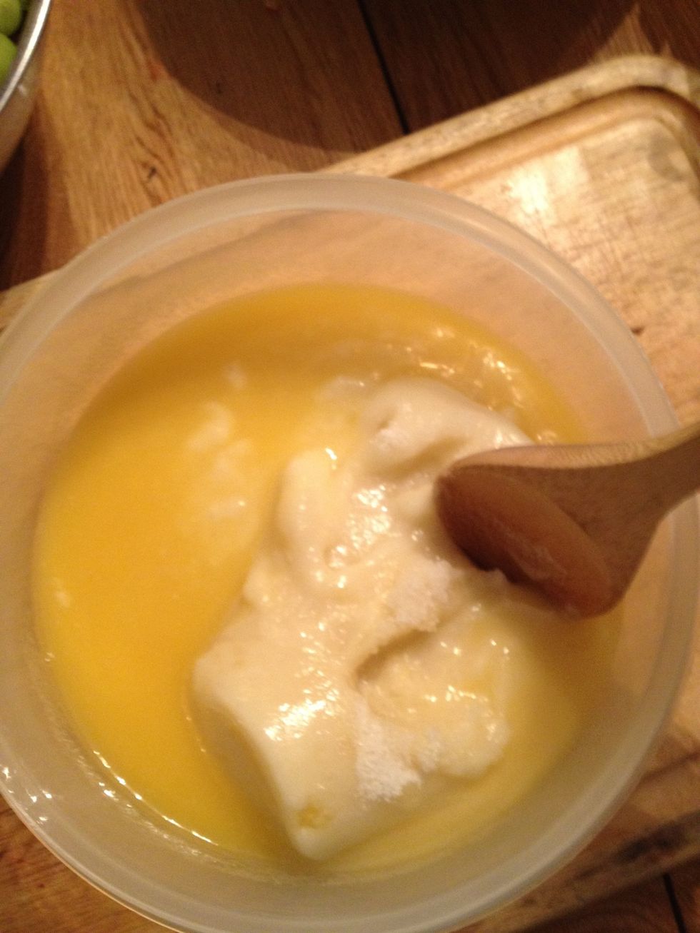 Add a little of the pineapple/orange juice and stir.