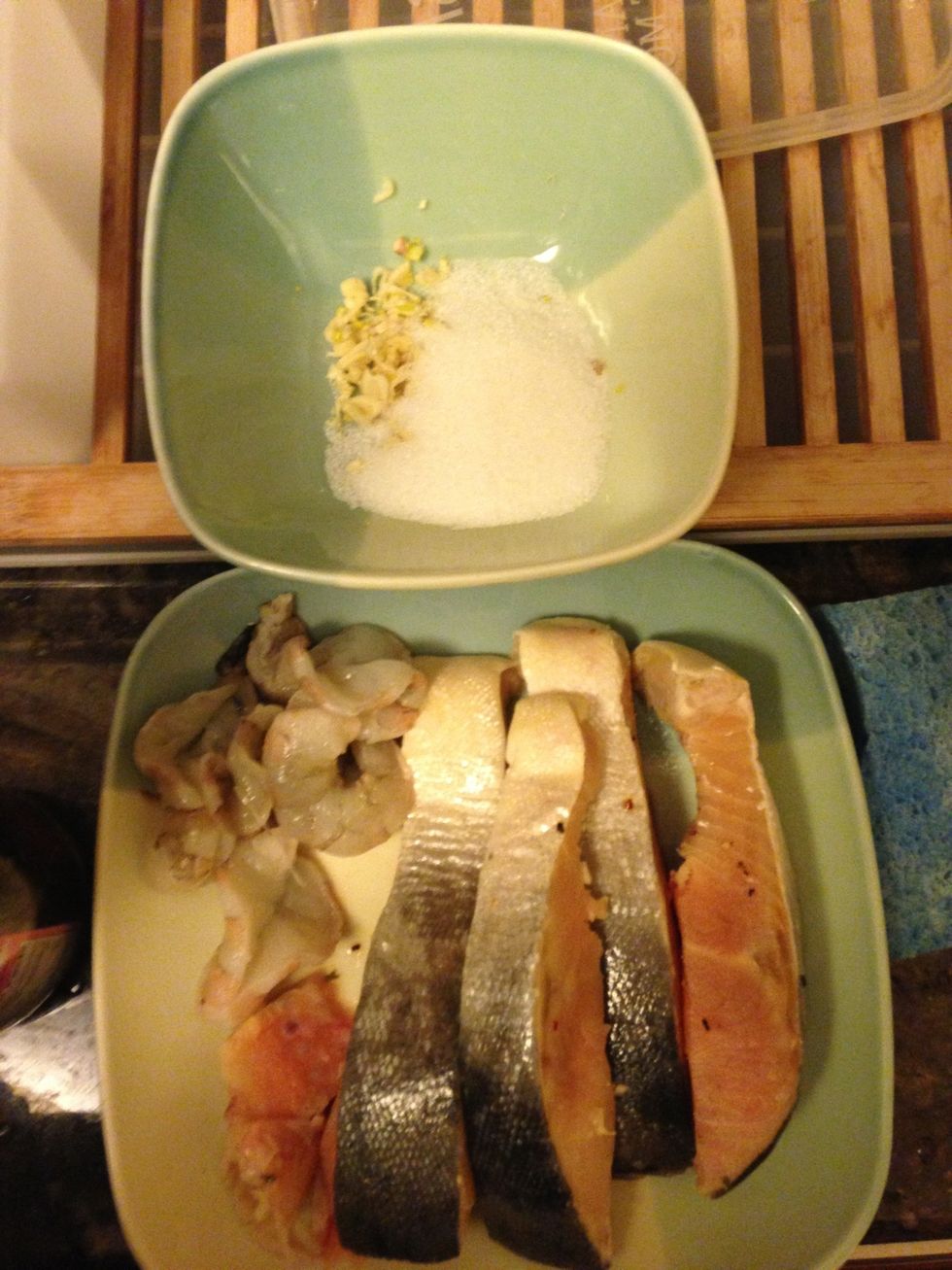 Add a little sugar and seasoning to the shrimp