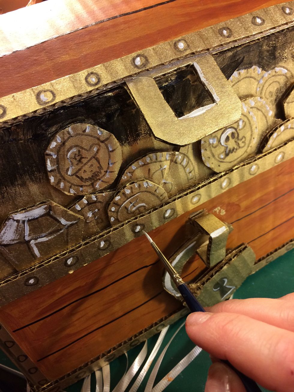 Add a little white for highlights to make things look extra shiny! I also added some black paint under the top of the lid, behind the coins for depth.