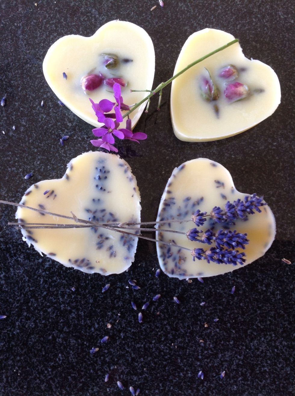 Add a melt to a warm bath or wrap up with grease proof paper as gifts. Relax and enjoy!