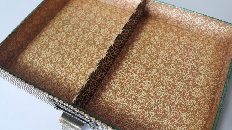 Add a piece of chipboard in the middle of the drawer, 1-1/8"x5-1/2", covered with paper of 5-1/2"x2-5/16", adhere with strong glue, this help supporting the top of the stand