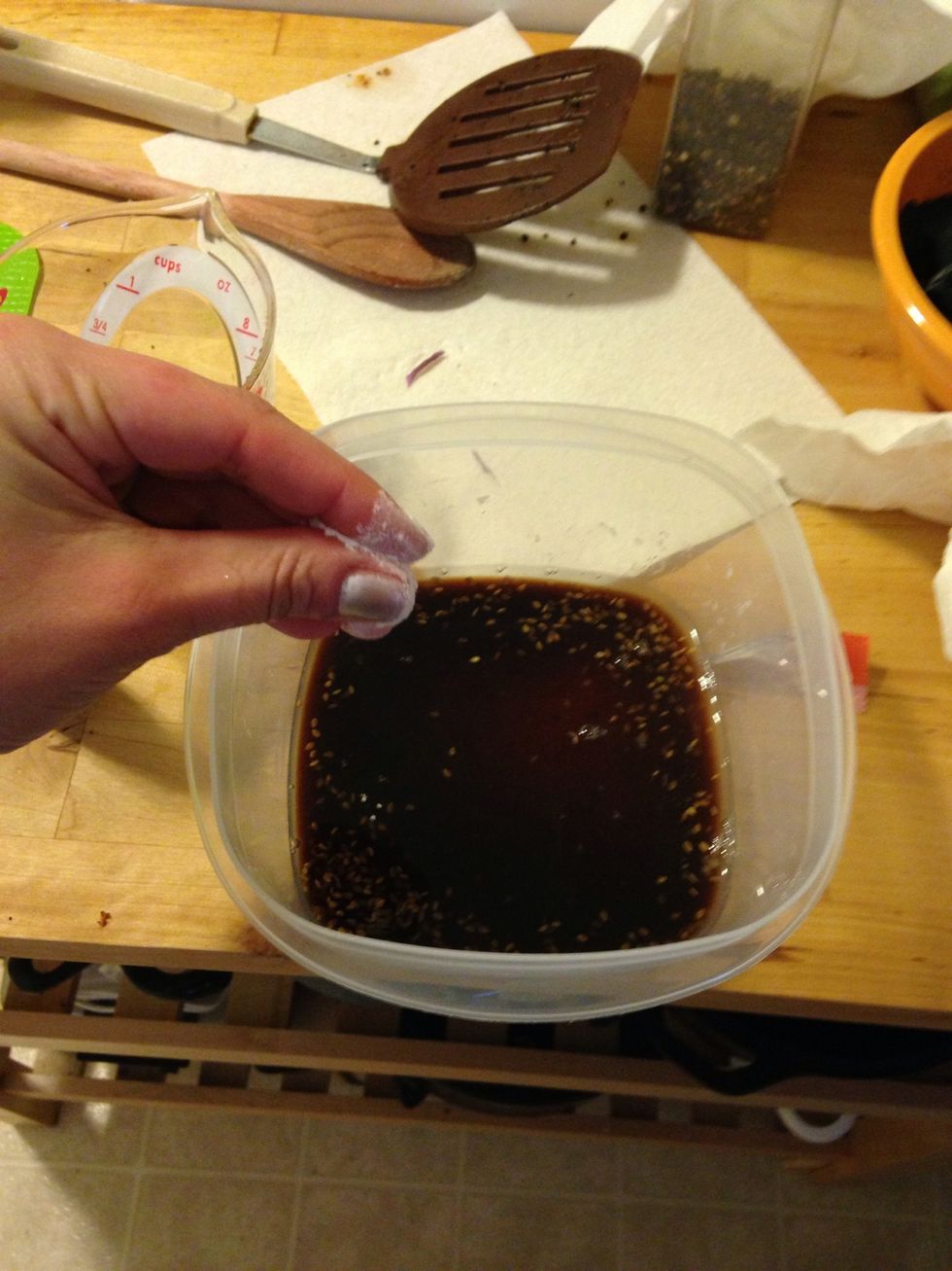 Add a pinch of flour to make the sauce thicken.