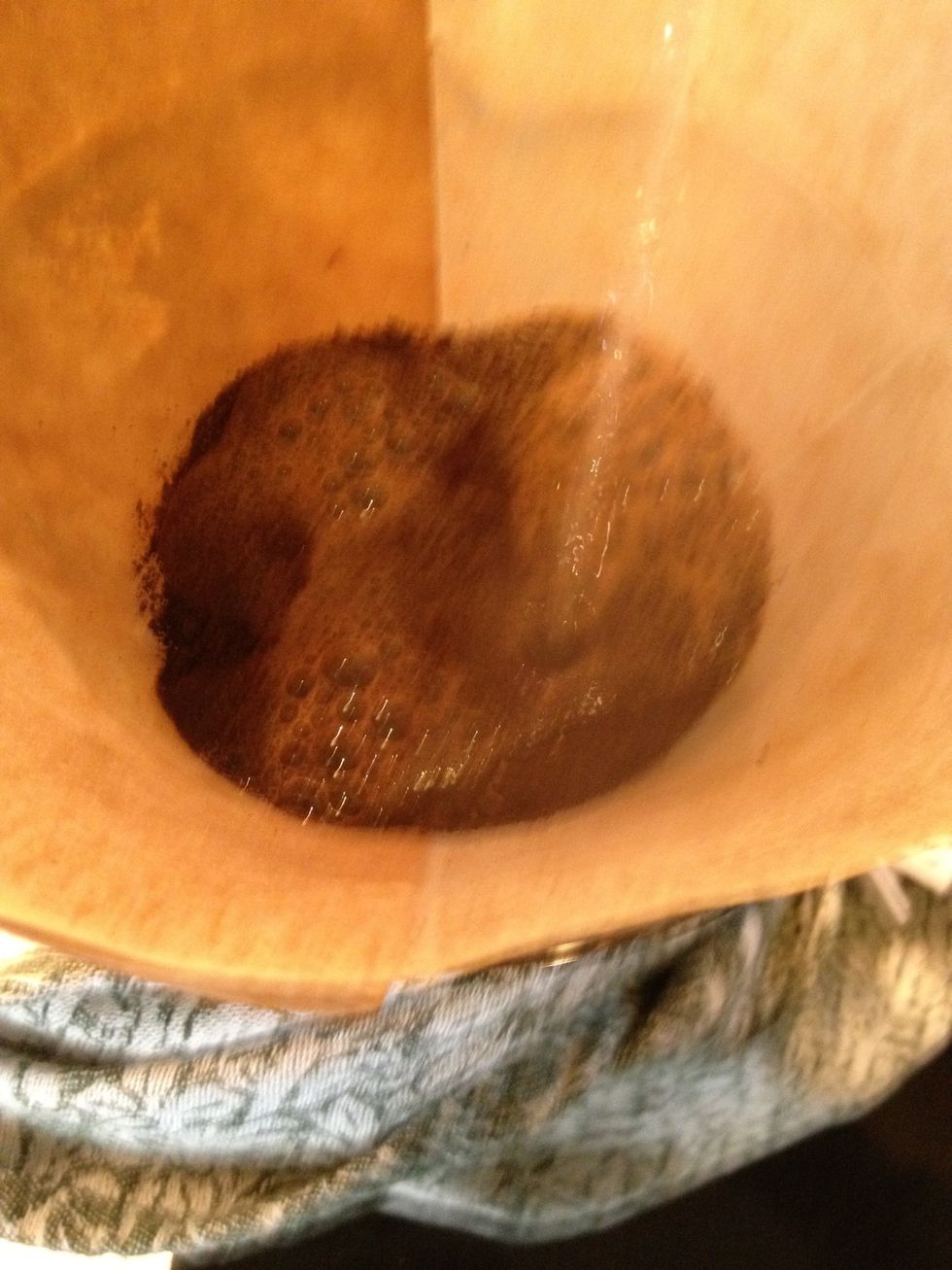 Add a small amount of water to "bloom" the coffee. It should be a small amount and very little if any water should reach the bottom.