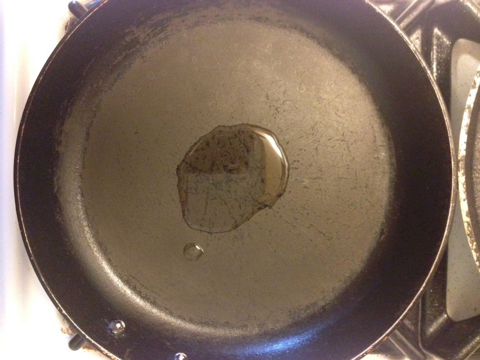 Add a teaspoon of oil in a pan.