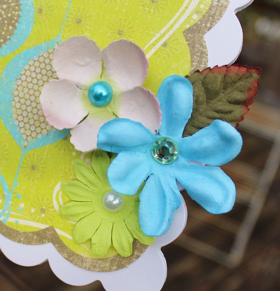 add a trio of flowers and a leaf  at lower right of clipboard.