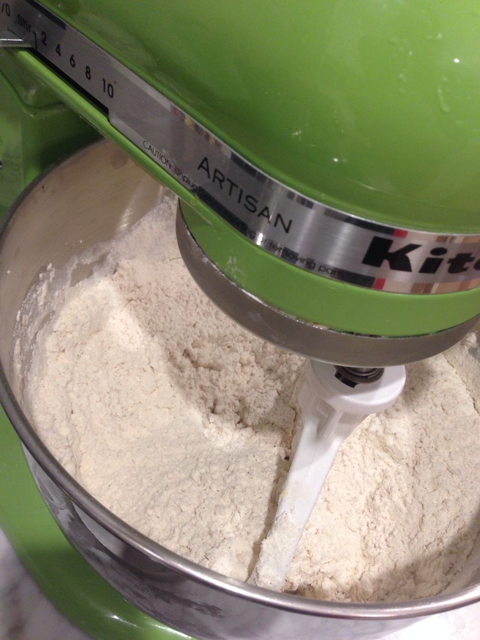 Add all the dry ingredients and quick stir for 3 seconds.