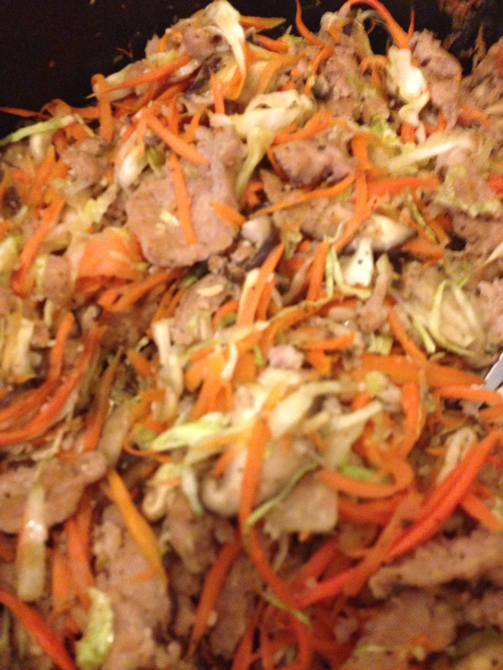 Add all the vegetable and the rest of the ingredients (soy sauce, Chinese wine, salt, pepper, sugar, etc) and let it cool down.