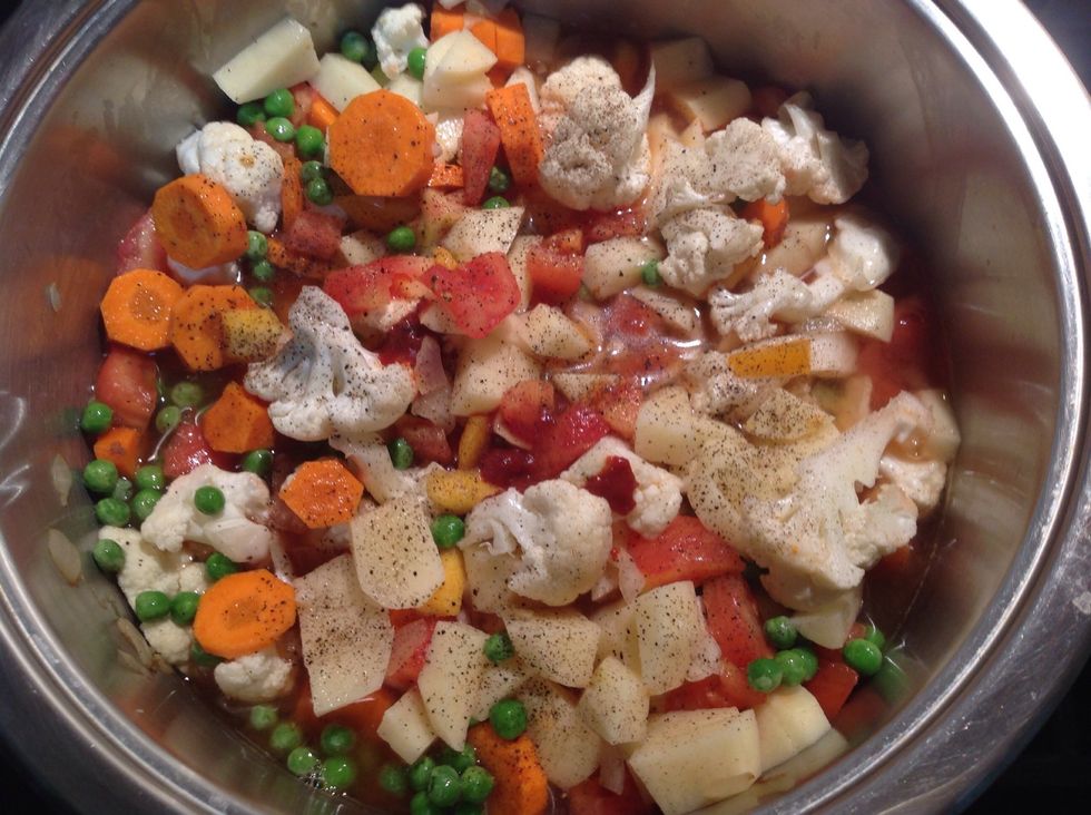 Add all the vegetables, the tomato paste, the water, the salt and pepper. When it starts to boil, reduce heat and simmer for 30 minutes.