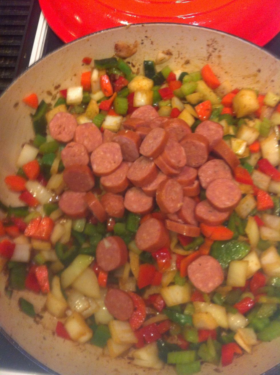 Add andouille saut\u00e9 8 minutes