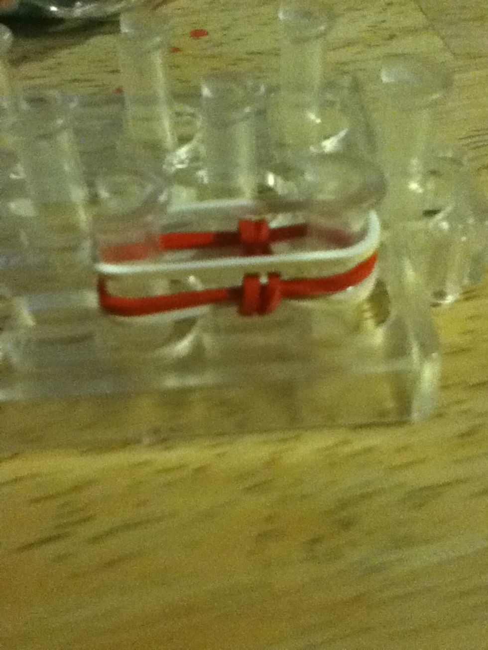 Add another band on top and you aways want three bands on the loom or fingers before you start looping