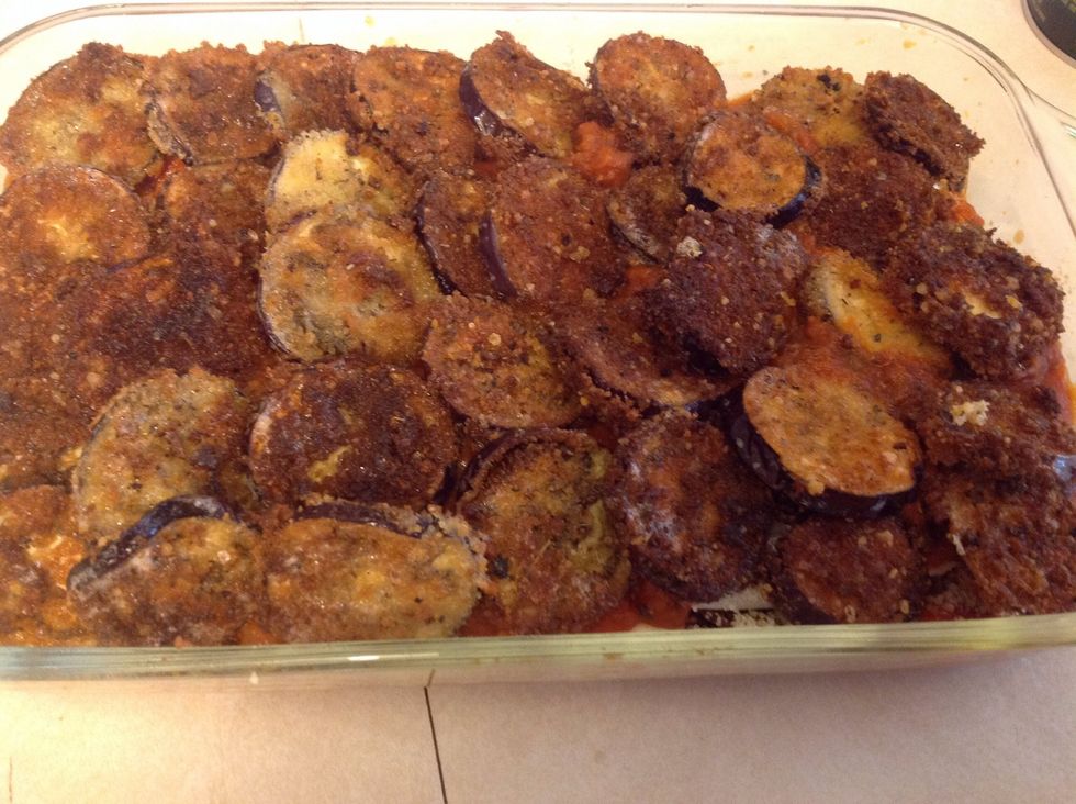 Add another layer of sauce and fried eggplant slices.