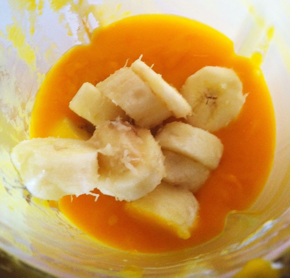 Add banana slices to chilled mango pur\u00e9e and yogurt. Blend.