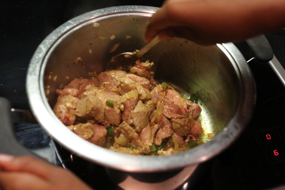 Add bay leaves,oregano,black pepper,coriander,tomato paste and tomato onion mix then mix it