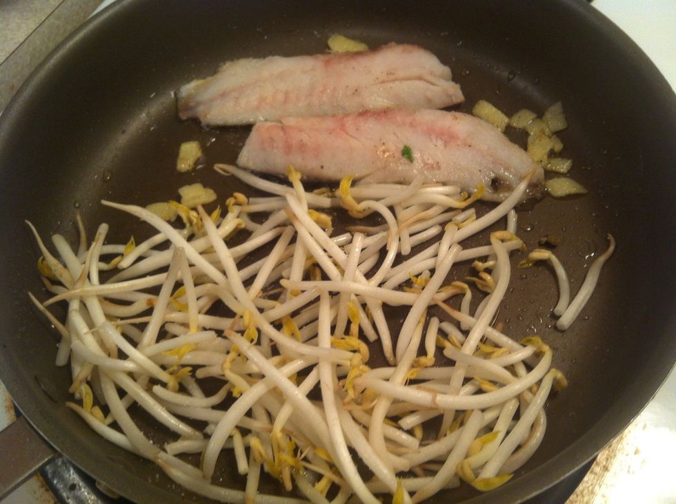 Add bean sprout until soft