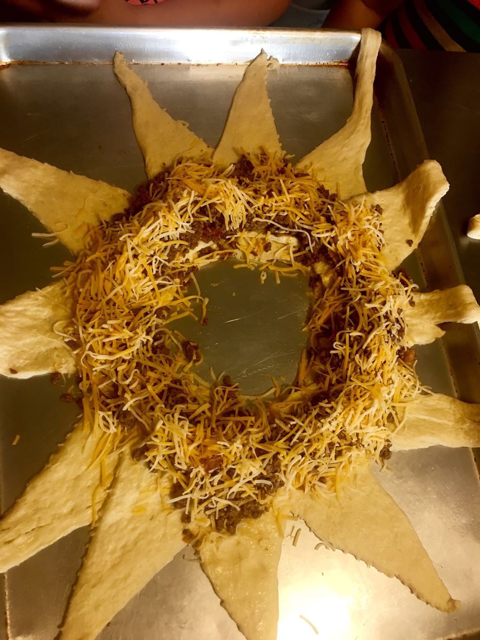 Add beef & cheese around the ring