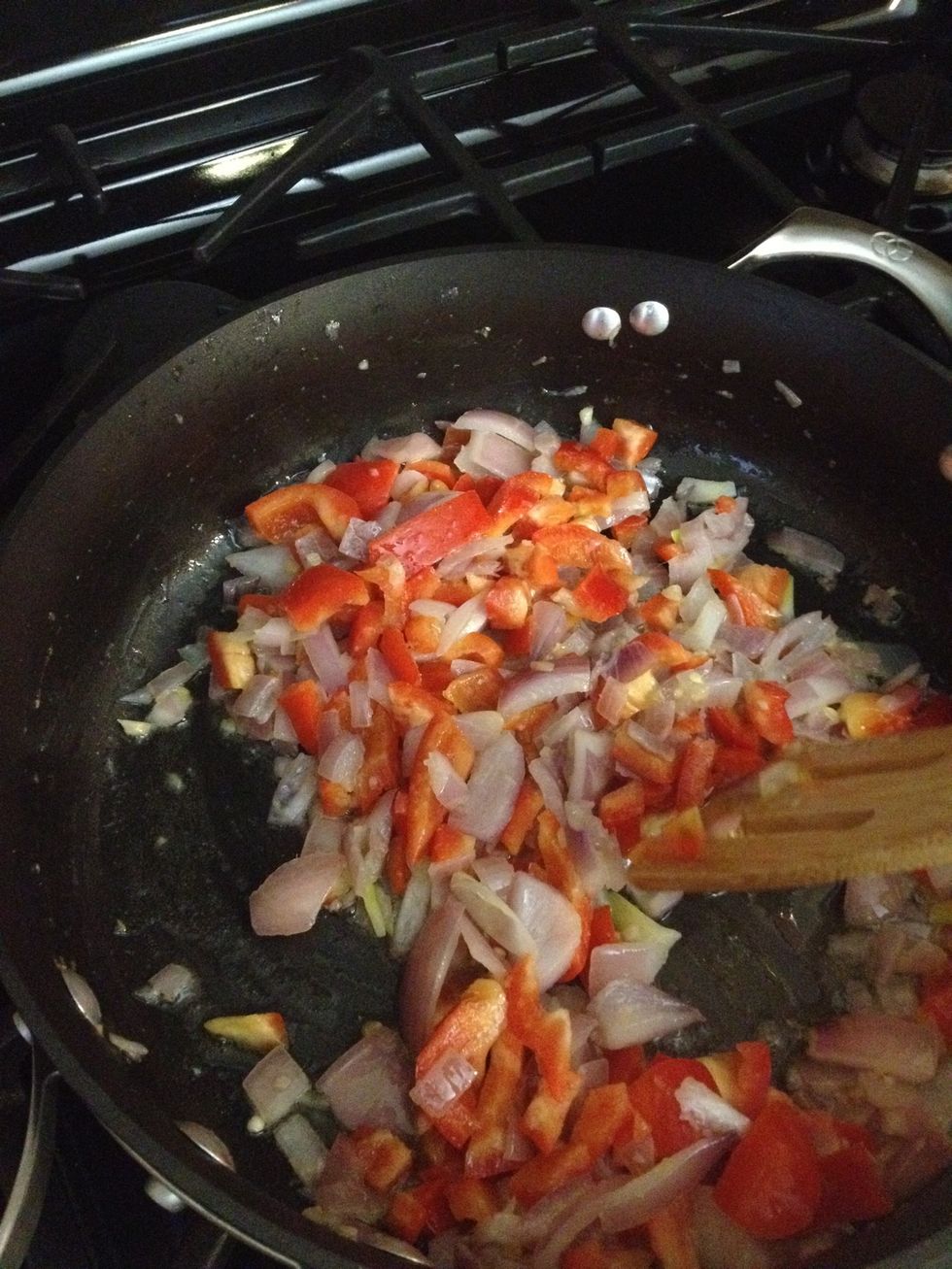 Add bell pepper then saut\u00e9 for 2 mins