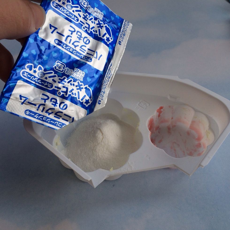 Add BLUE Packet Vanilla Frosting to Mixing Tray