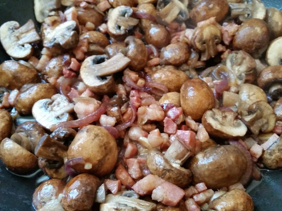 Add butter and olive, onions, mushrooms and pancetta and saute for about 10-15 minutes. Add garlic and thyme and heat about 5 minutes more.re. Add salt and pepper to taste.