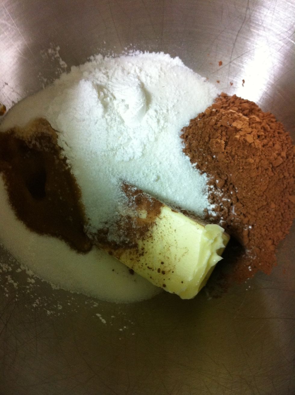 Add butter, cocoa powder, sugar, bakin powder, salt and vanilla extrac to the mixer