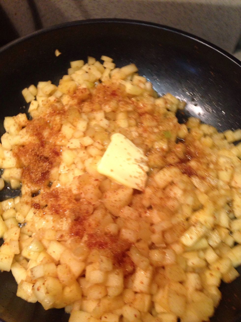 Add butter & sugar, then add the rest of the apple in it. Keep an eye on it and continue to stir it for 10-15 min.