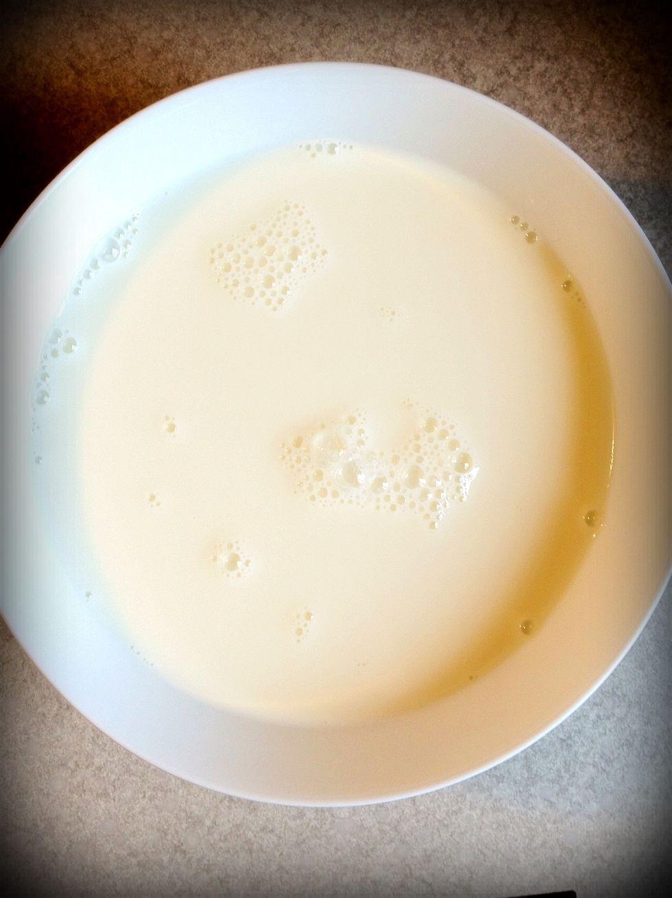 Add buttermilk to bowl.