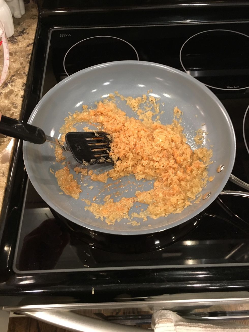 Add canola oil, garlic powder, onion powder in the skillet on medium-high heat; stir 2-4 minutes until golden brown