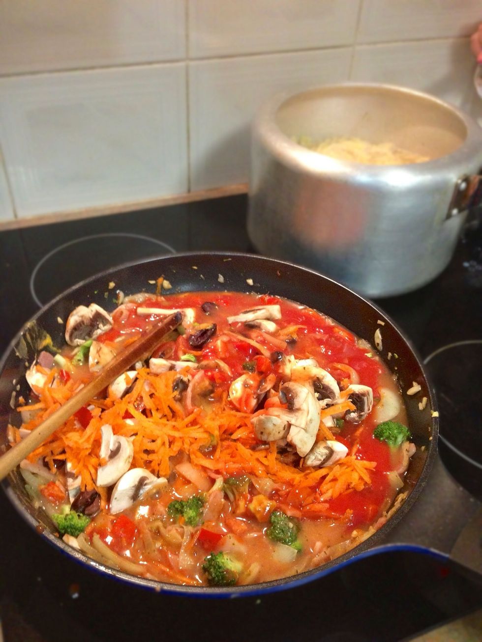 Add carrot, mushrooms and olives. Simmer for a few minutes. Drain pasta and put in a big pot.