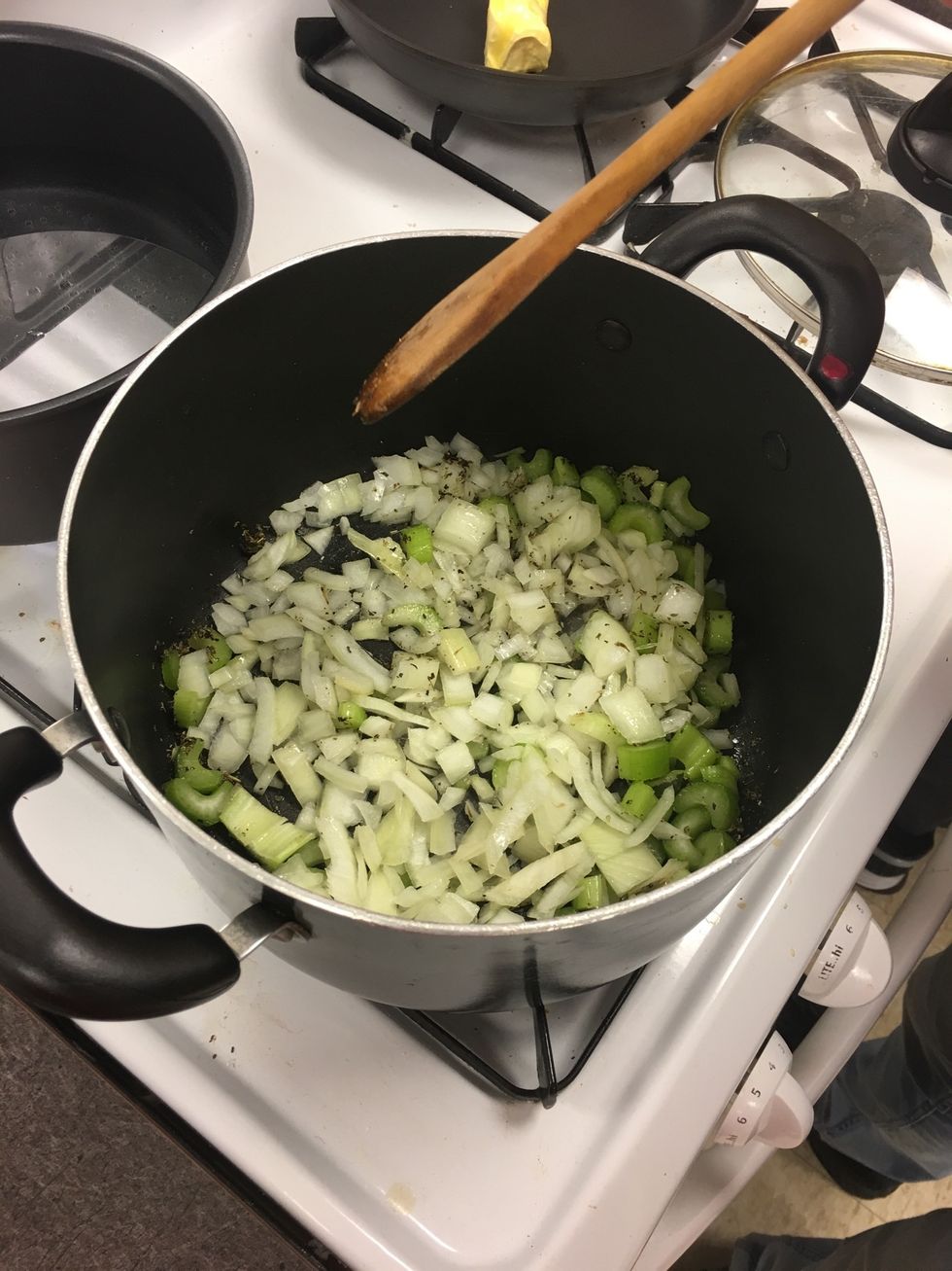 Add celery, onions, oil and seasoning into the stock pot and let cook for 7-8 minutes
