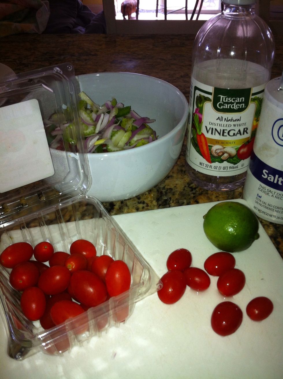 add cherry tomatoes in 1/4