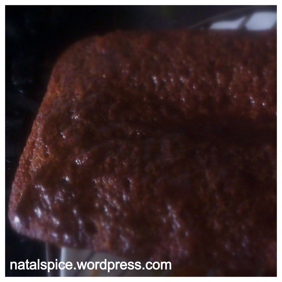 Add cinnamon powder,honey to the tea mixture made in step 4.Gently heat,stir.If cake is ready,wait for it to cool, remove from loaf tin,using skewer poke holes in loaf.Pour syrup over cake.